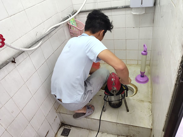 奈曼管道堵塞冒臭气 专业师傅现场解决问题