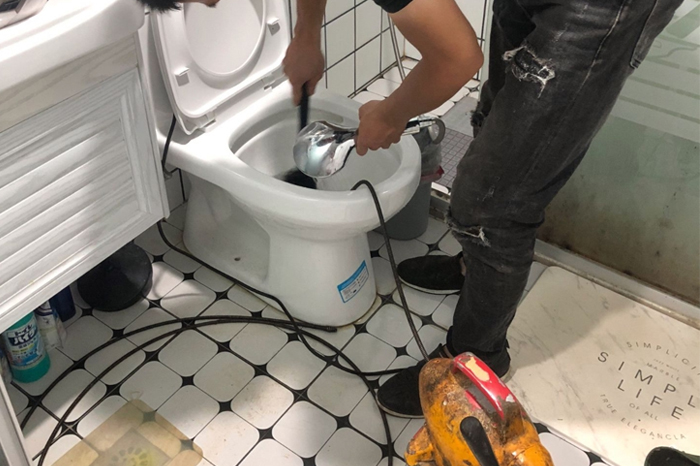 奈曼马桶堵塞自己疏通还是找师傅?专业上门服务让你省时更省心